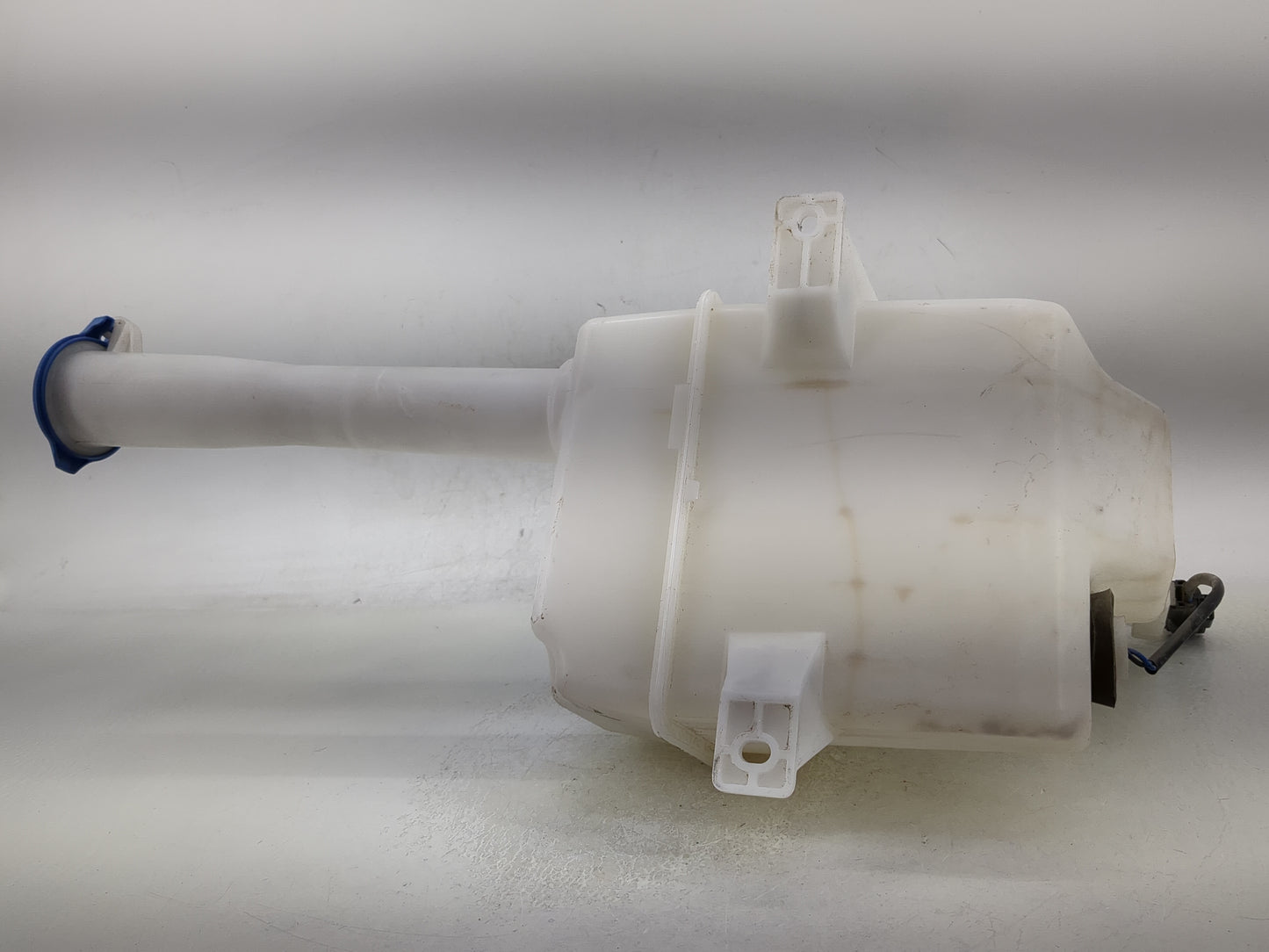 2017-2020 Kia Cadenza Windshield Washer Fluid Reservoir Bottle Oem - Oemusedautoparts1.com