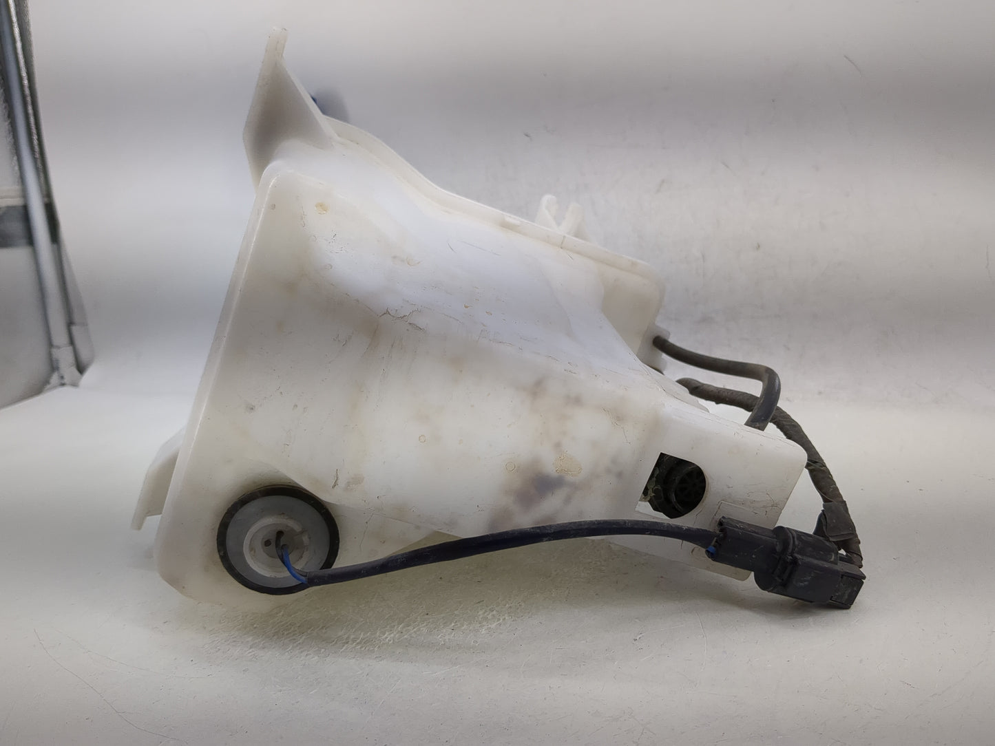 2017-2020 Kia Cadenza Windshield Washer Fluid Reservoir Bottle Oem - Oemusedautoparts1.com