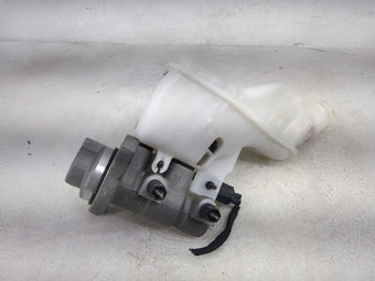 compare product 2017-2019 Kia Cadenza Brake Master Cylinder
