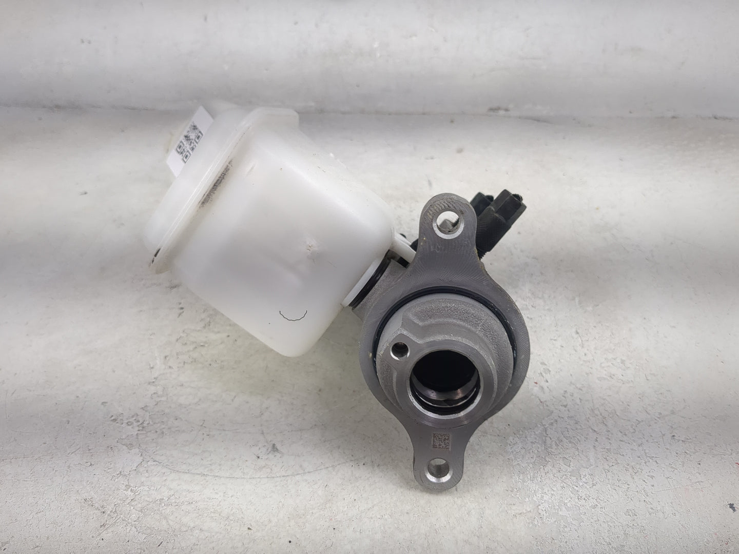 2017-2019 Kia Cadenza Brake Master Cylinder - Oemusedautoparts1.com