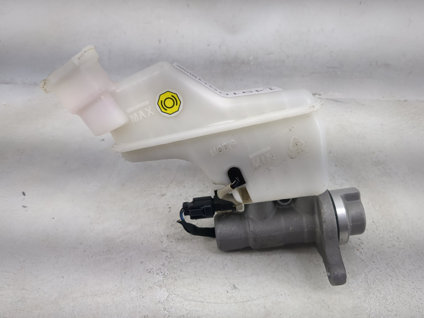 2017-2019 Kia Cadenza Brake Master Cylinder - Oemusedautoparts1.com