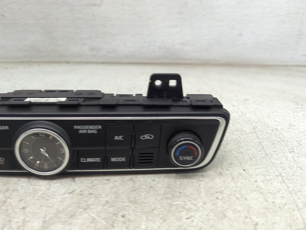 2017-2019 Kia Cadenza Climate Control Module Temperature AC/Heater Replacement P/N:97250-F6700 97250-F6XXX Fits OEM Used Aut