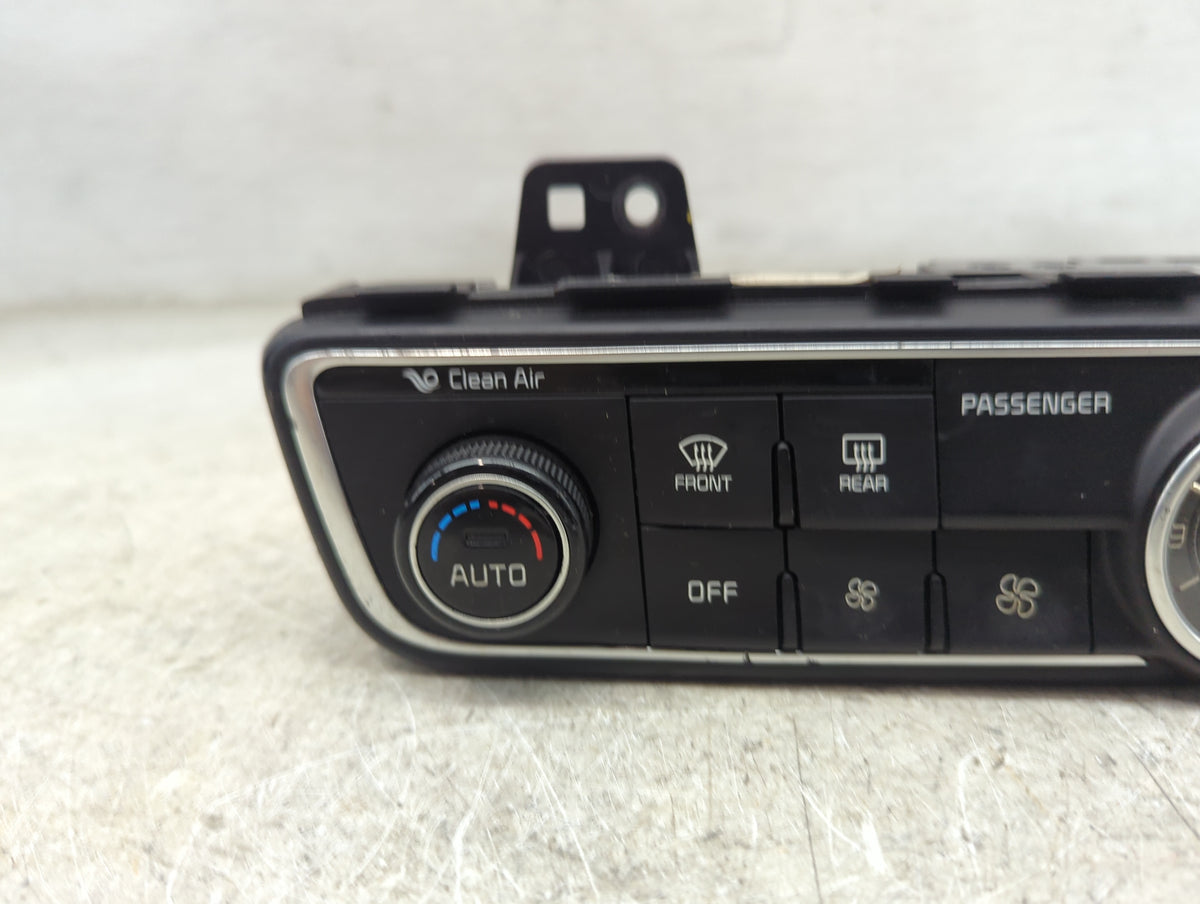 2017-2019 Kia Cadenza Climate Control Module Temperature AC/Heater Replacement P/N:97250-F6700 97250-F6XXX Fits OEM Used Aut