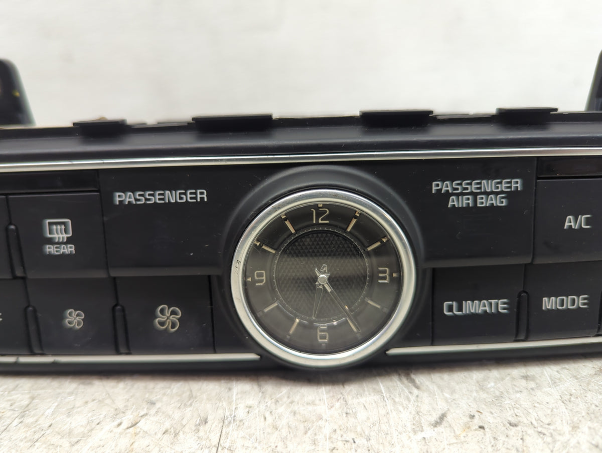 2017-2019 Kia Cadenza Climate Control Module Temperature AC/Heater Replacement P/N:97250-F6700 97250-F6XXX Fits OEM Used Aut