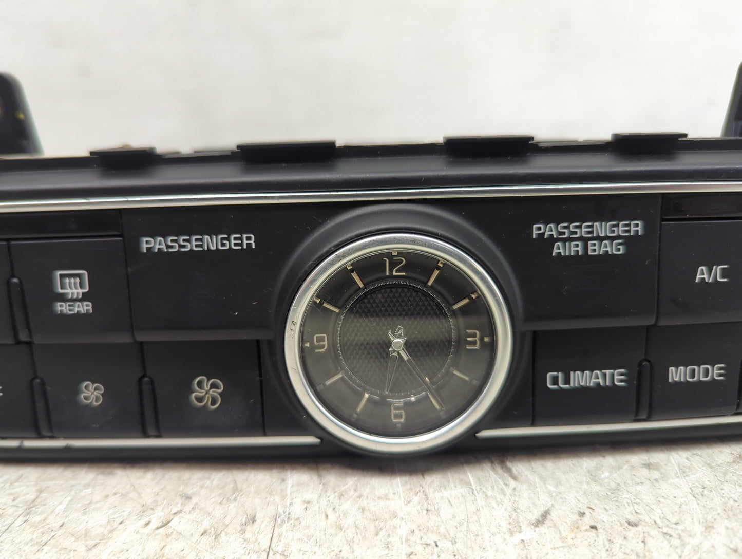 2017-2019 Kia Cadenza Climate Control Module Temperature AC/Heater Replacement P/N:97250-F6700 97250-F6XXX Fits OEM Used Aut