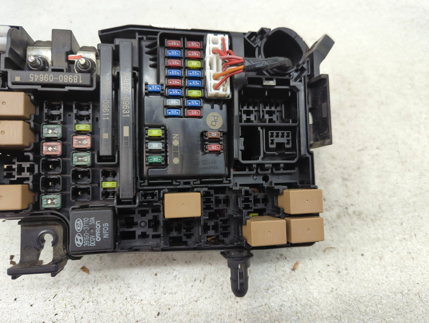 2019-2020 Kia Forte Fusebox Fuse Box Panel Relay Module P/N:91956-M7020 Fits Fits 2019 2020 OEM Used Auto Parts - Oemusedaut