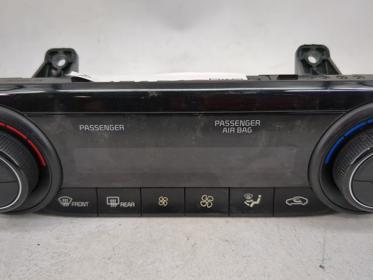 2019-2021 Kia Forte Climate Control Module Temperature AC/Heater Replacement P/N:97250-M6320WK Fits Fits 2019 2020 2021 OEM 