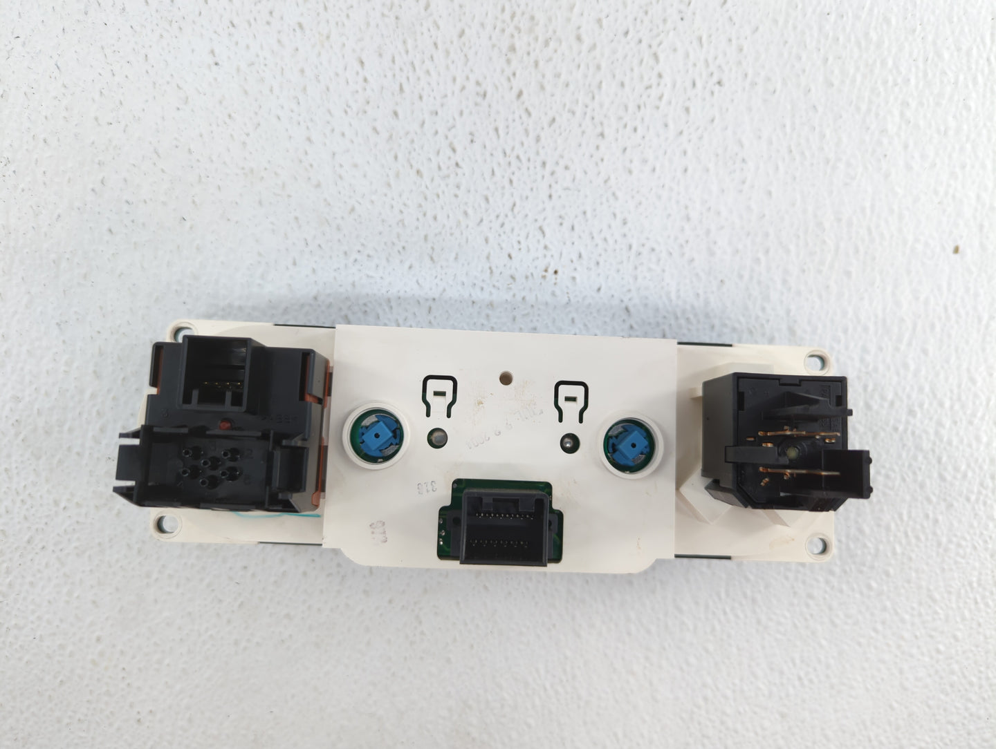 2019-2021 Kia Forte Climate Control Module Temperature AC/Heater Replacement P/N:97250-M6320WK 97250-M6310WK Fits OEM Used A