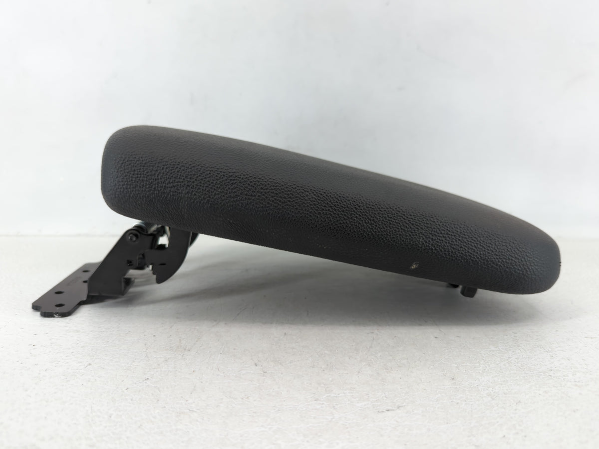 2019-2022 Kia Forte Center Console Armrest Cover Lid Black 625386 - Oemusedautoparts1.com