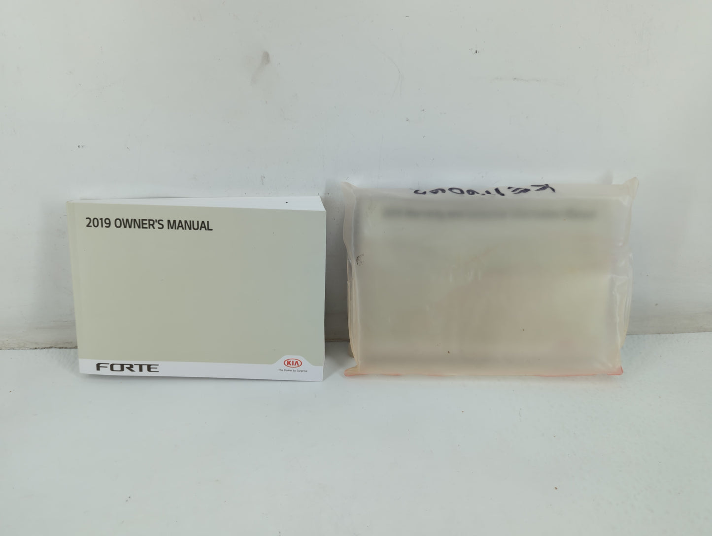 2019 Kia Forte Owners Manual Book Guide P/N:DLS4-EU95E OEM Used Auto Parts - Oemusedautoparts1.com