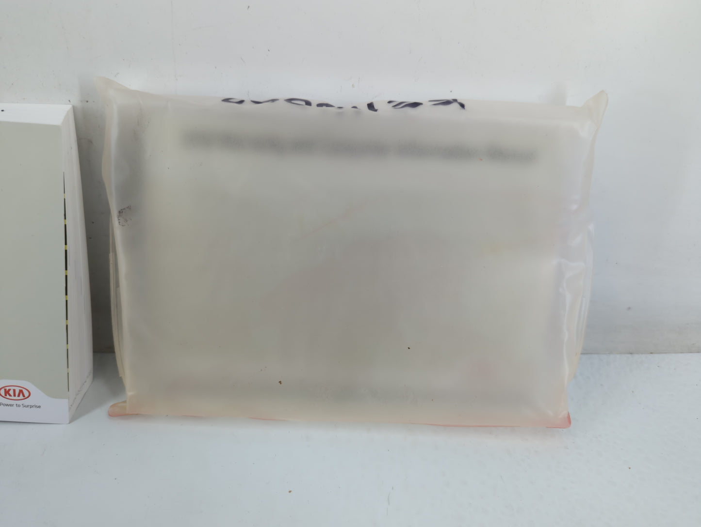 2019 Kia Forte Owners Manual Book Guide P/N:DLS4-EU95E OEM Used Auto Parts - Oemusedautoparts1.com