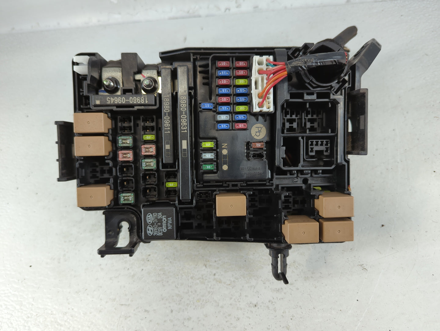 2019-2020 Kia Forte Fusebox Fuse Box Panel Relay Module P/N:4218A04015 91431 M7051 Fits Fits 2019 2020 OEM Used Auto Parts -