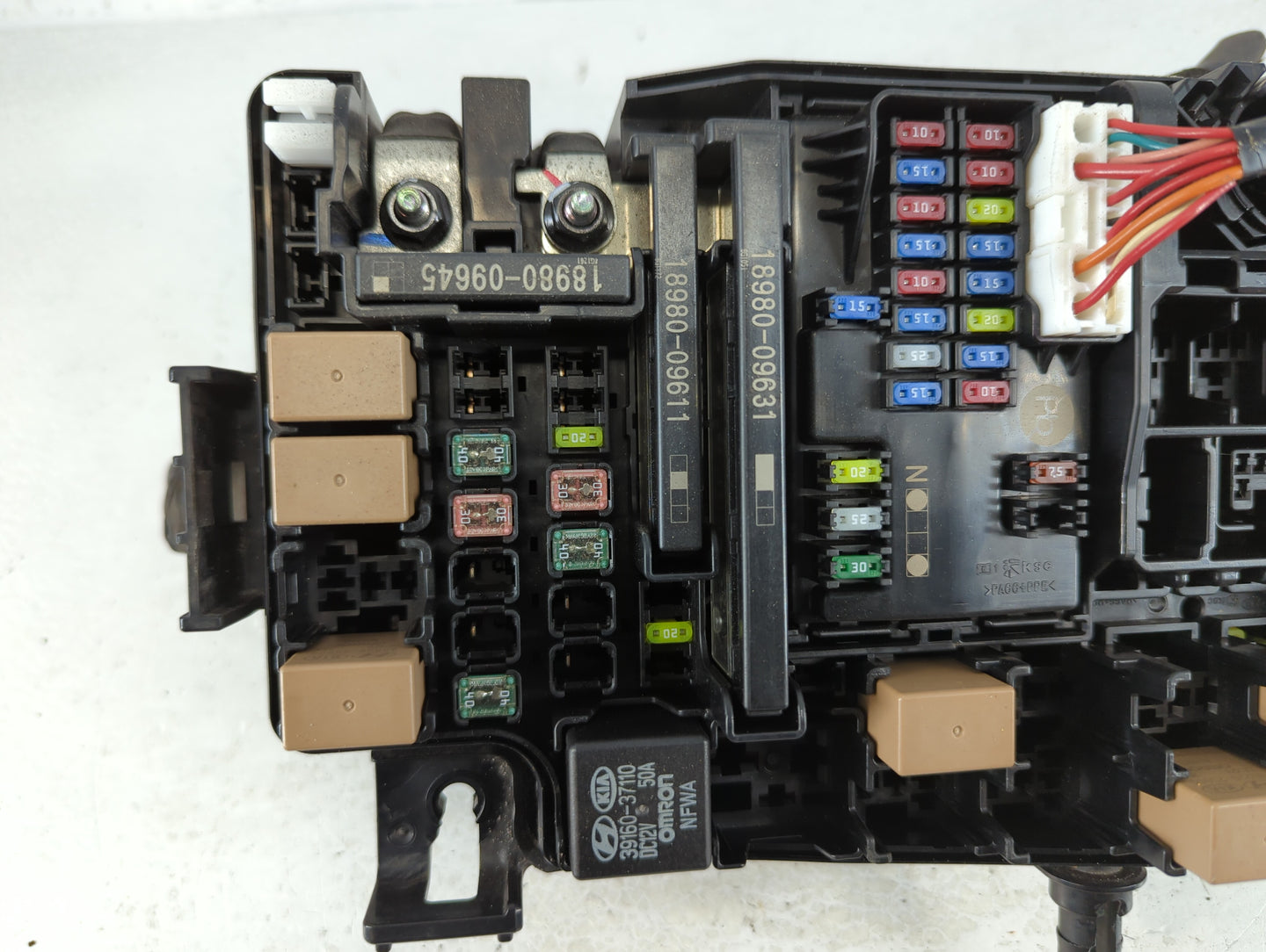 2019-2020 Kia Forte Fusebox Fuse Box Panel Relay Module P/N:4218A04015 91431 M7051 Fits Fits 2019 2020 OEM Used Auto Parts -