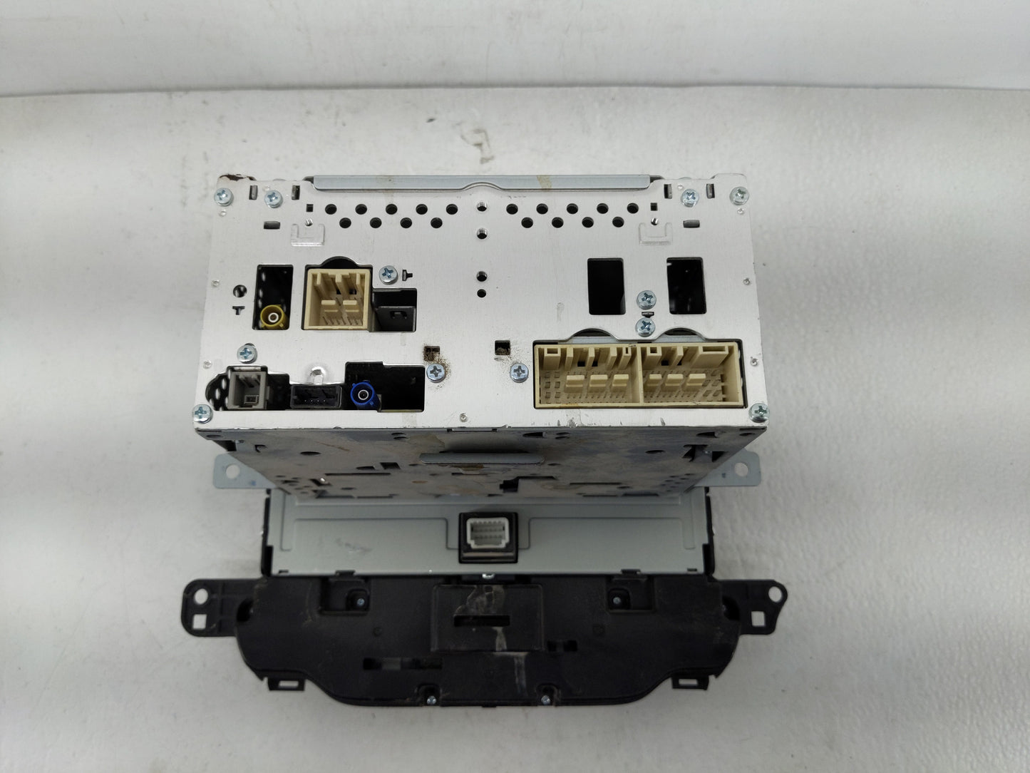 2019 Kia Niro Radio AM FM Cd Player Receiver Replacement P/N:96160-G5010 Fits OEM Used Auto Parts - Oemusedautoparts1.com