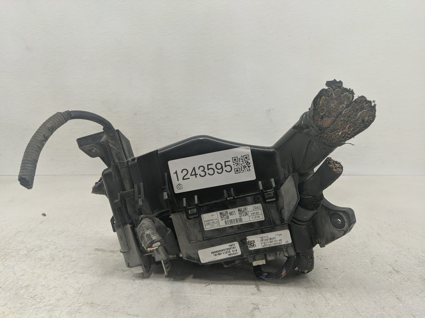 2017-2019 Kia Niro Fusebox Fuse Box Panel Relay Module P/N:91211-G5101 Fits Fits 2017 2018 2019 OEM Used Auto Parts - Oemuse