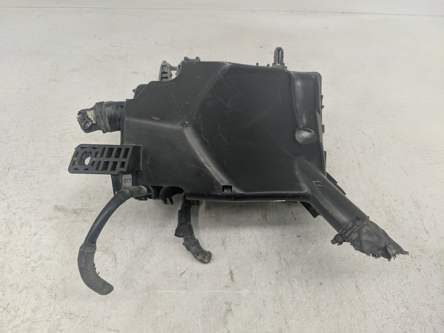 2017-2019 Kia Niro Fusebox Fuse Box Panel Relay Module P/N:91211-G5101 Fits Fits 2017 2018 2019 OEM Used Auto Parts - Oemuse