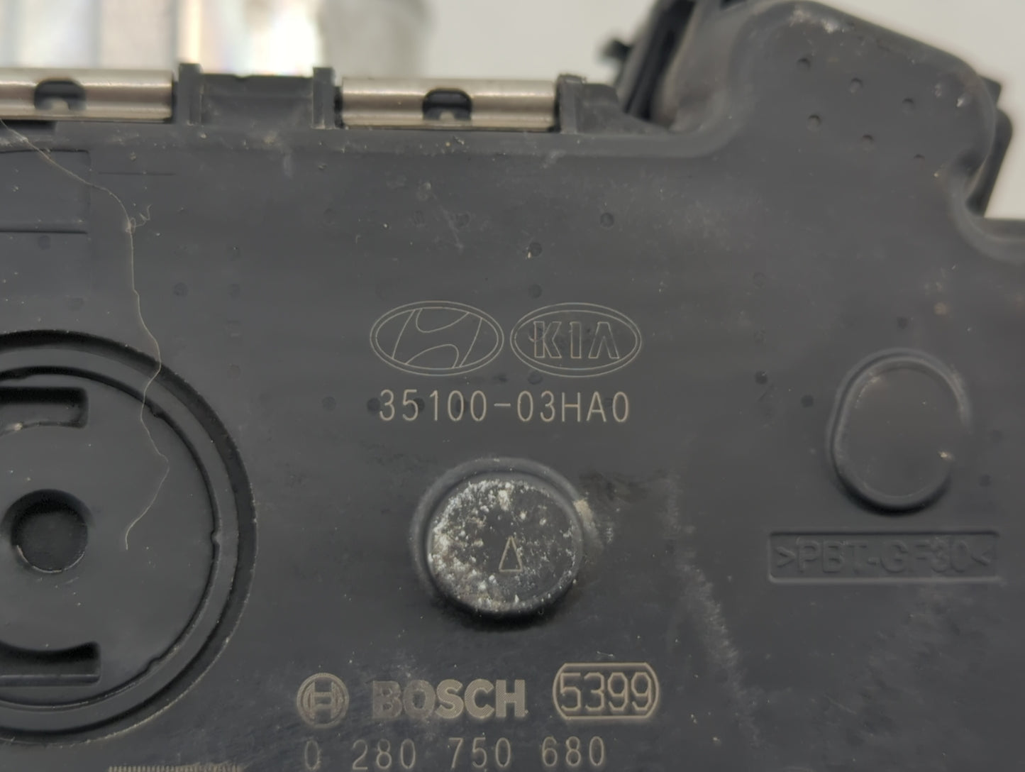 2017-2019 Kia Niro Throttle Body P/N:35100-03HA0 Fits Fits 2017 2018 2019 OEM Used Auto Parts - Oemusedautoparts1.com