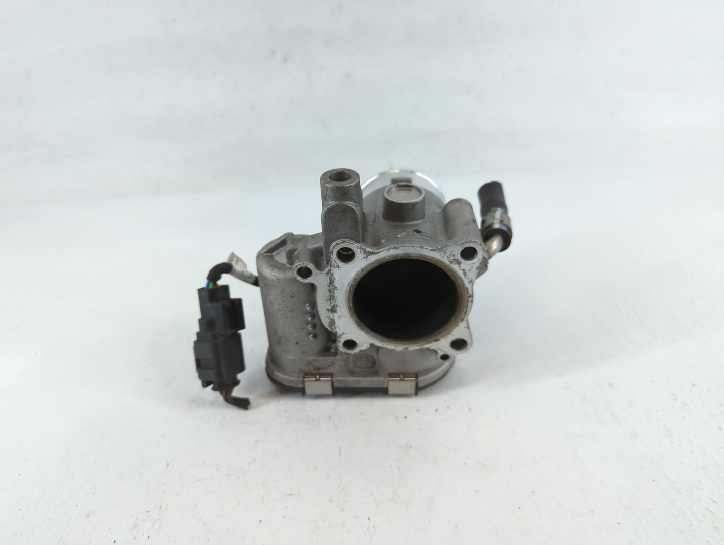 2017-2020 Kia Niro Throttle Body P/N:35100-03HA0 Fits Fits 2017 2018 2019 2020 2021 2022 OEM Used Auto Parts - Oemusedautopa