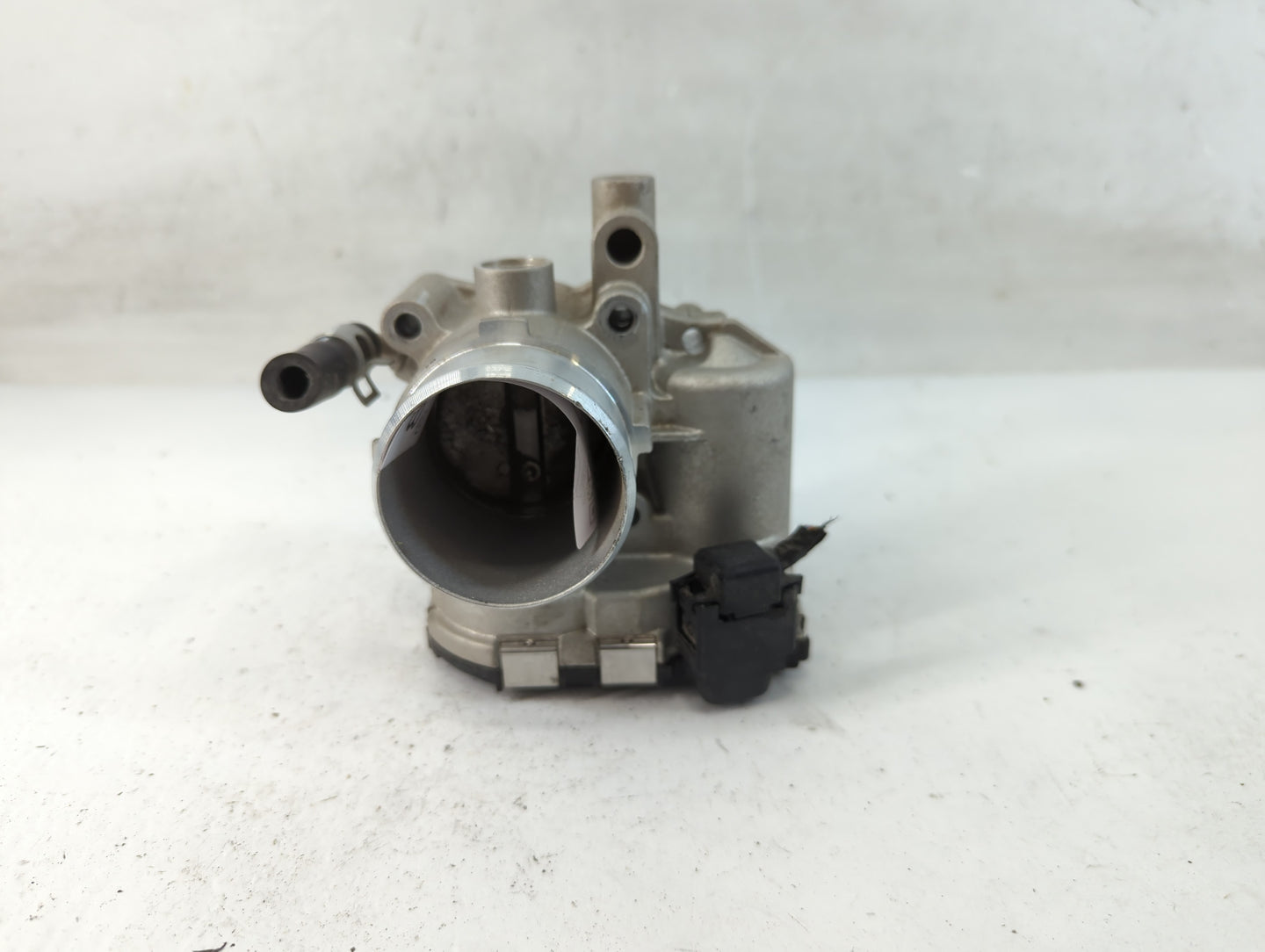 2017-2020 Kia Niro Throttle Body P/N:35100-03HA0 Fits Fits 2017 2018 2019 2020 2021 2022 OEM Used Auto Parts - Oemusedautopa
