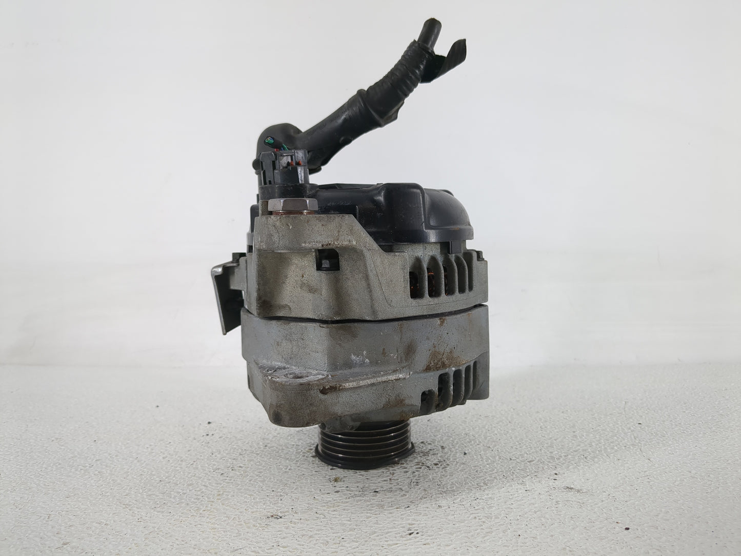 2016-2020 Kia Optima Alternator Replacement Generator Charging Assembly Engine OEM P/N:37300-2G061 Fits OEM Used Auto Parts 