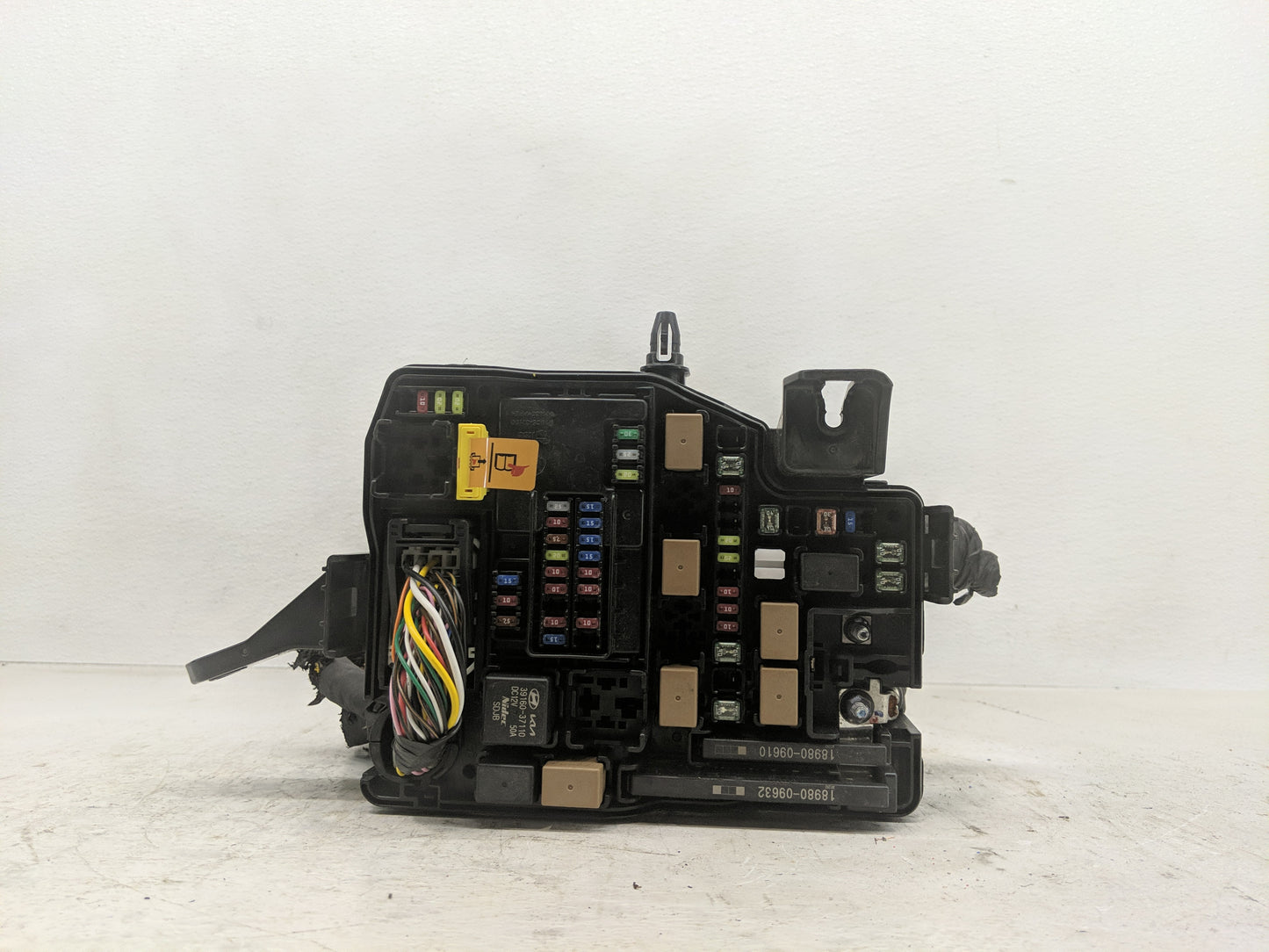 2016-2019 Kia Optima Fusebox Fuse Box Panel Relay Module Fits Fits 2016 2017 2018 2019 OEM Used Auto Parts - Oemusedautopart