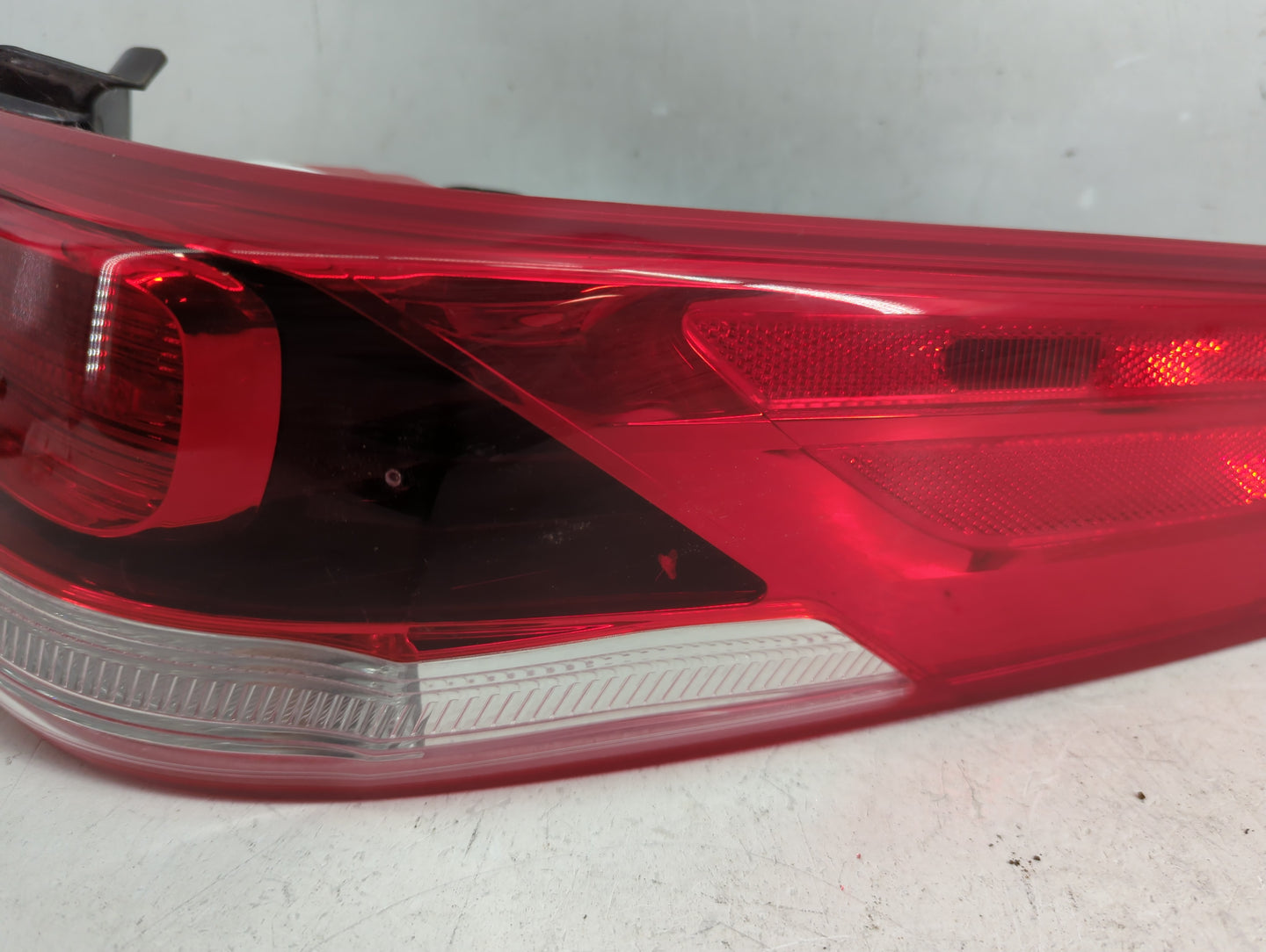 2016-2020 Kia Optima Tail Light Assembly Passenger Right OEM P/N:92402-D5000 Fits Fits 2016 2017 2018 2019 2020 OEM Used Aut