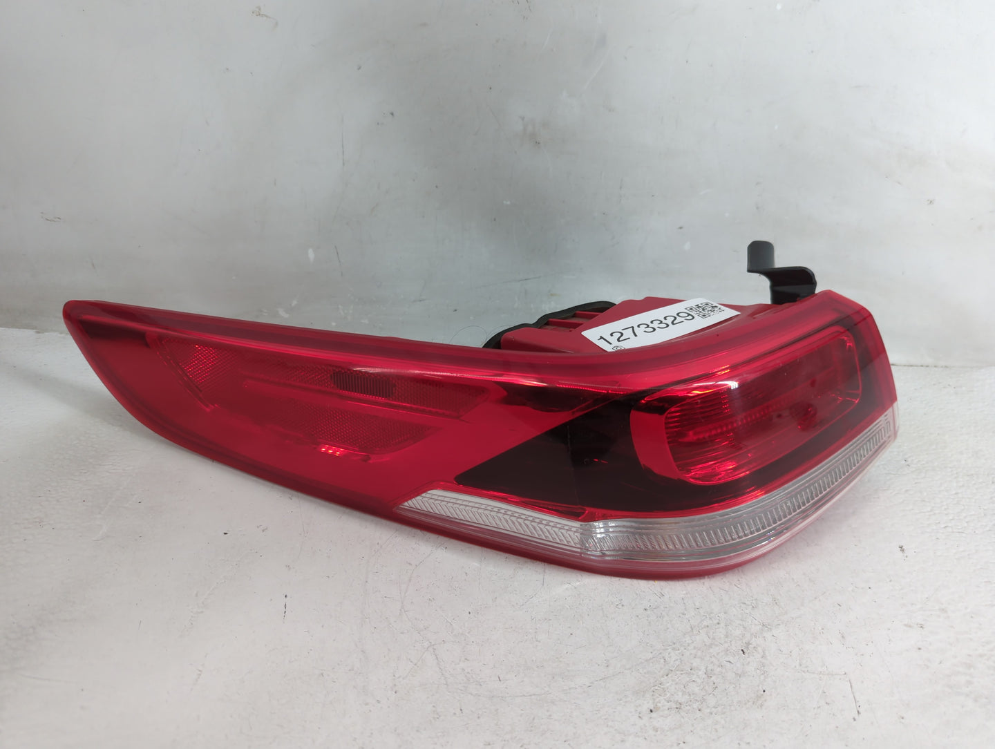 2016-2020 Kia Optima Tail Light Assembly Driver Left OEM P/N:92401-D5000 Fits Fits 2016 2017 2018 2019 2020 OEM Used Auto Pa