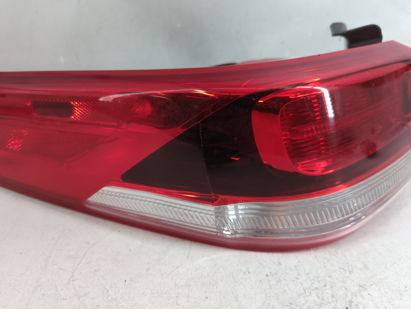 2016-2020 Kia Optima Tail Light Assembly Driver Left OEM P/N:92401-D5000 Fits Fits 2016 2017 2018 2019 2020 OEM Used Auto Pa