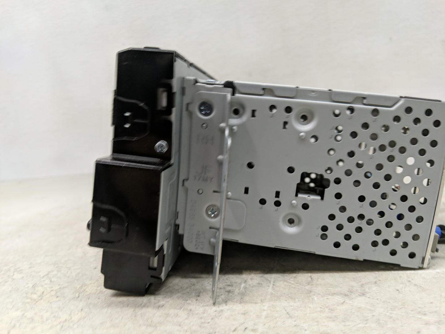 2019-2020 Kia Optima Radio AM FM Cd Player Receiver Replacement P/N:96160-D5700WK Fits Fits 2019 2020 OEM Used Auto Parts - 