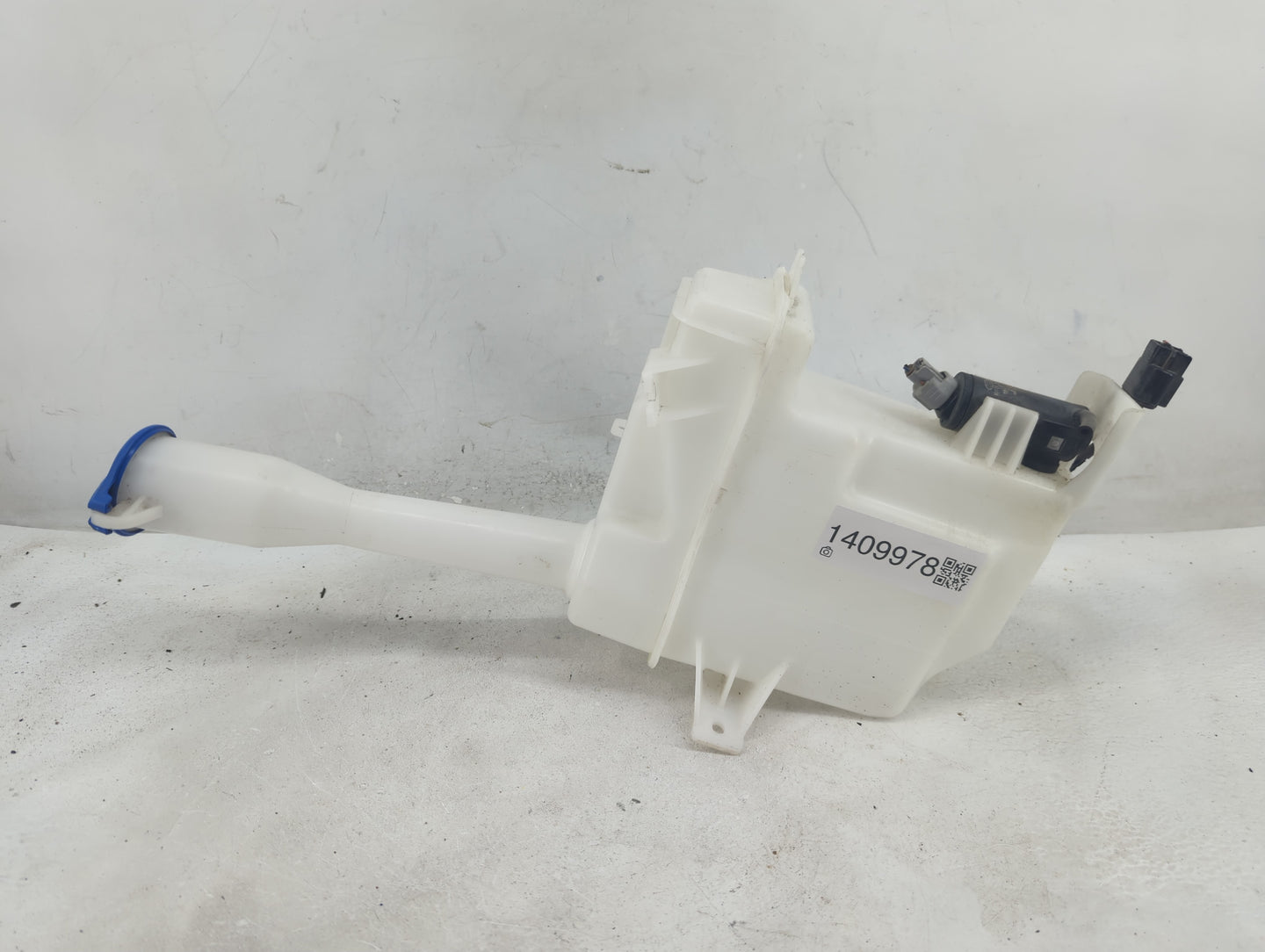 2016-2020 Kia Optima Windshield Washer Fluid Reservoir Bottle Oem - Oemusedautoparts1.com