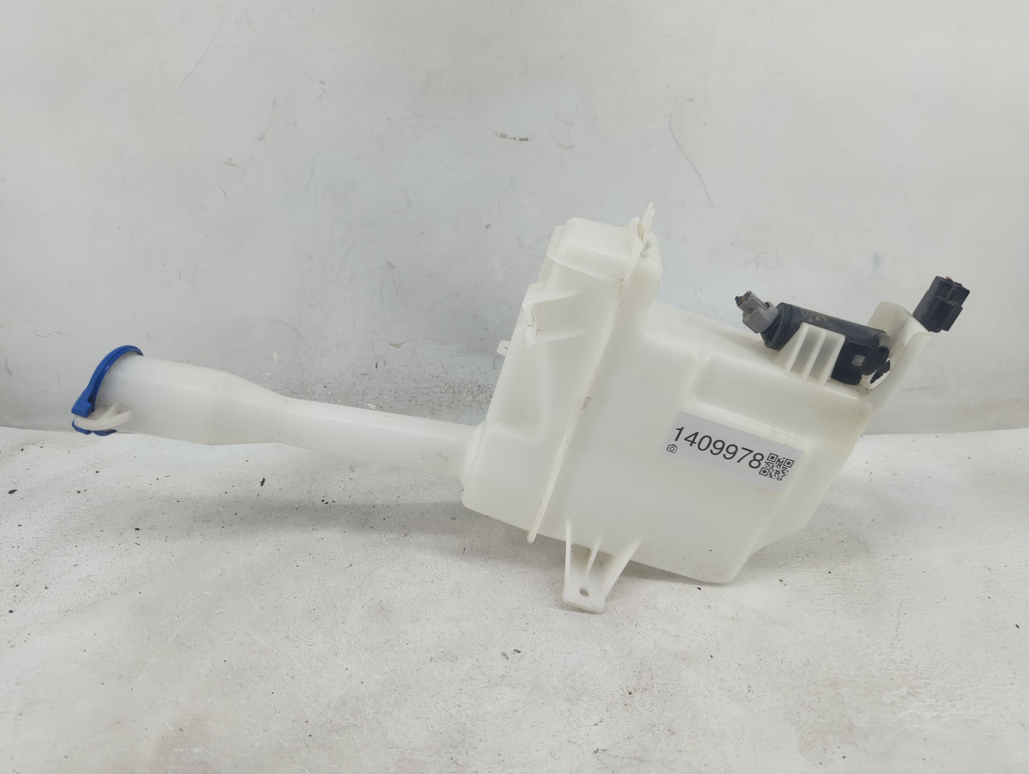 2016-2020 Kia Optima Windshield Washer Fluid Reservoir Bottle Oem - Oemusedautoparts1.com