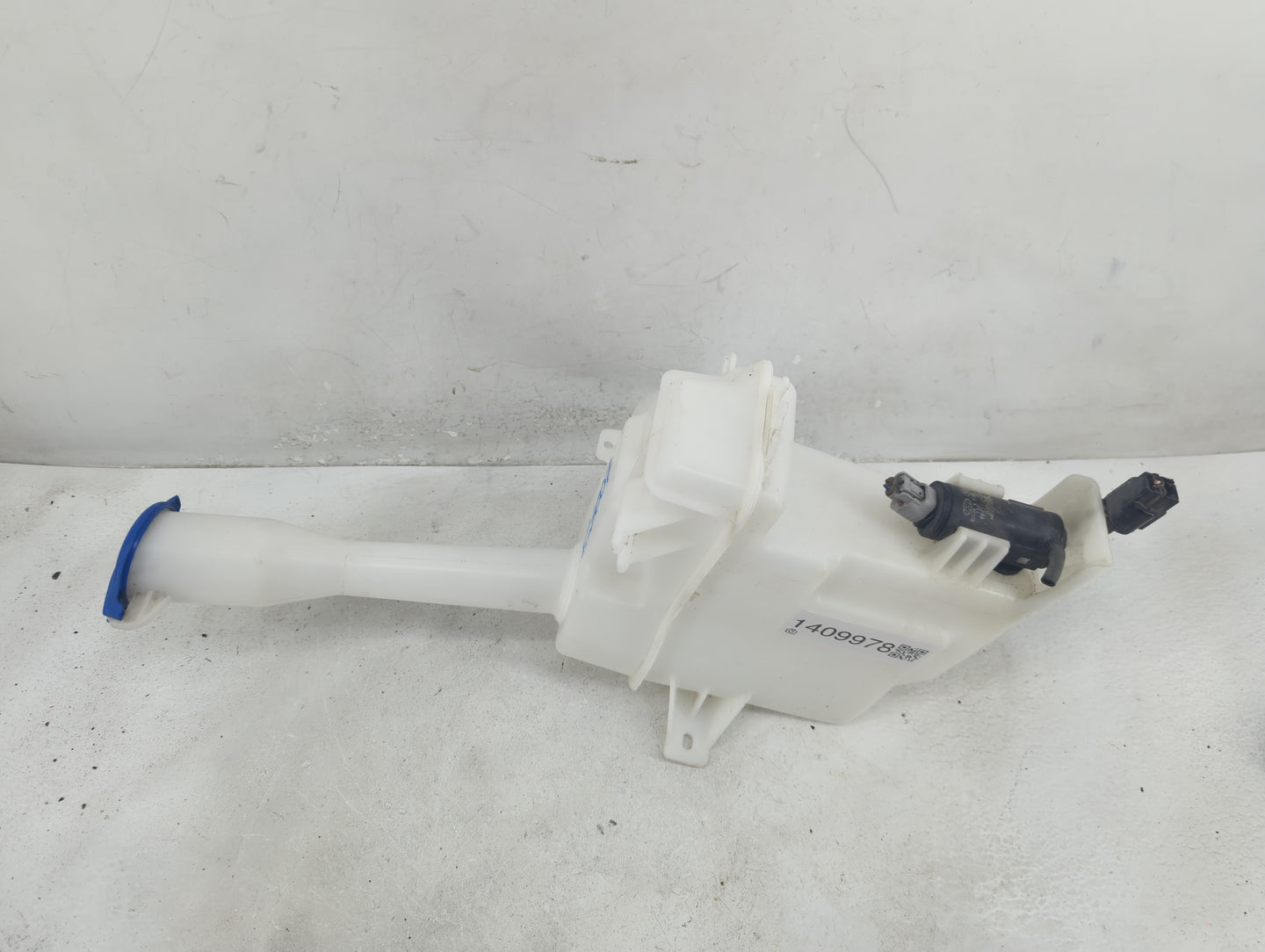 2016-2020 Kia Optima Windshield Washer Fluid Reservoir Bottle Oem - Oemusedautoparts1.com