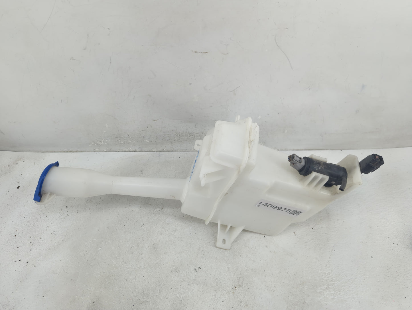 2016-2020 Kia Optima Windshield Washer Fluid Reservoir Bottle Oem - Oemusedautoparts1.com