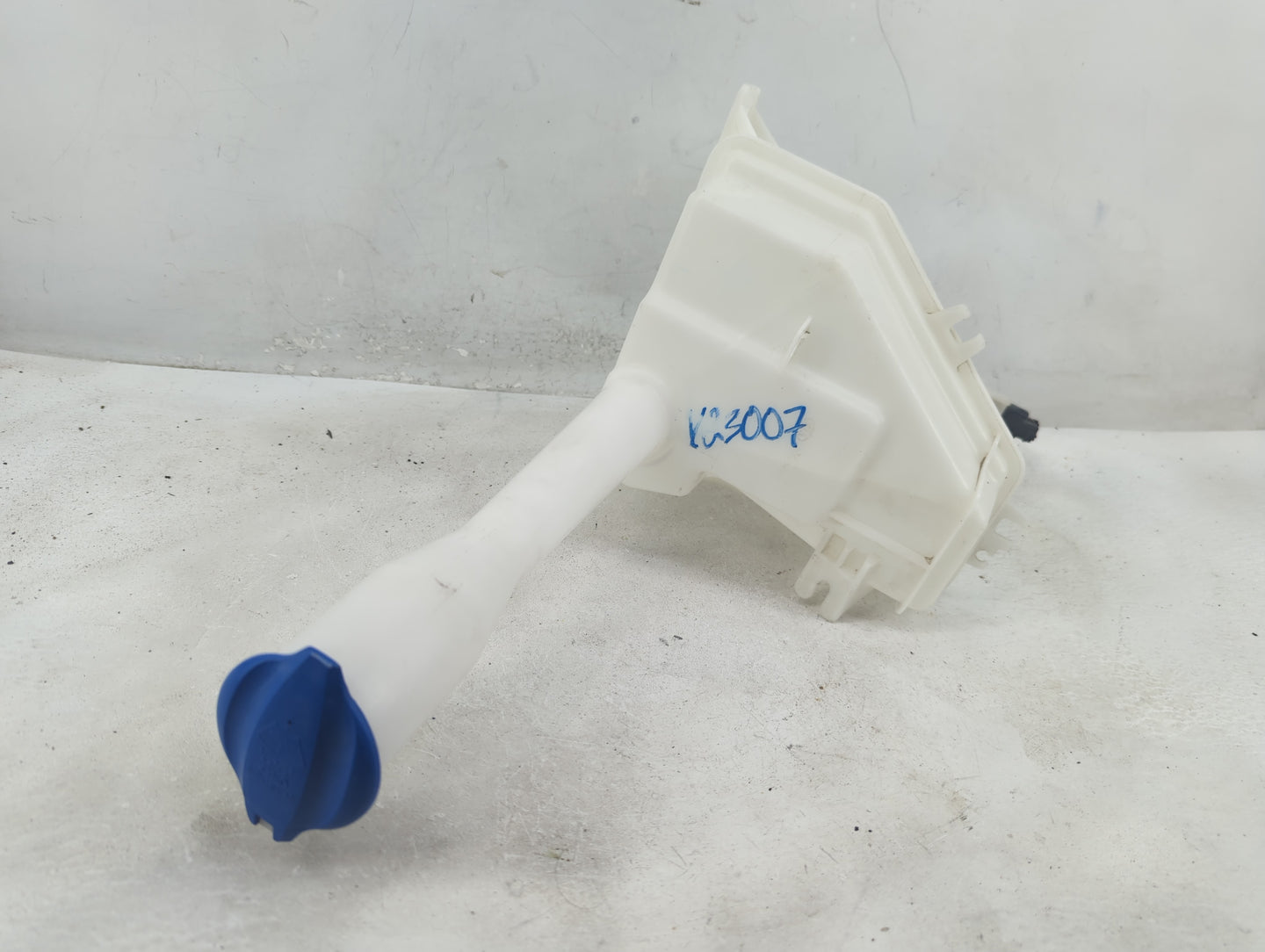 2016-2020 Kia Optima Windshield Washer Fluid Reservoir Bottle Oem - Oemusedautoparts1.com