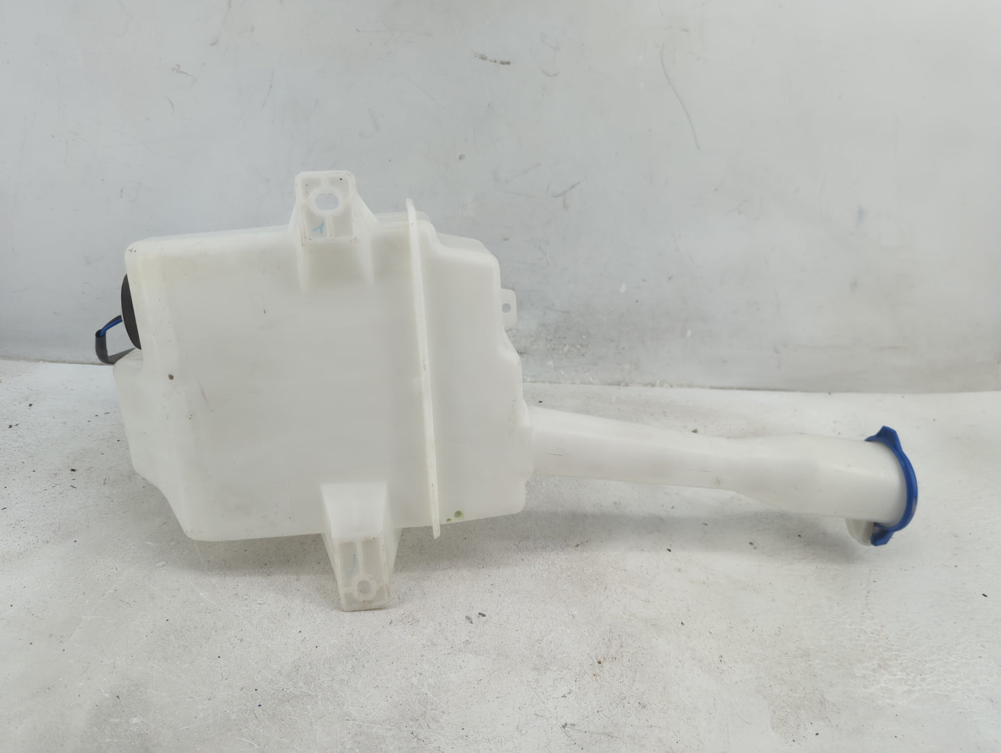 2016-2020 Kia Optima Windshield Washer Fluid Reservoir Bottle Oem - Oemusedautoparts1.com