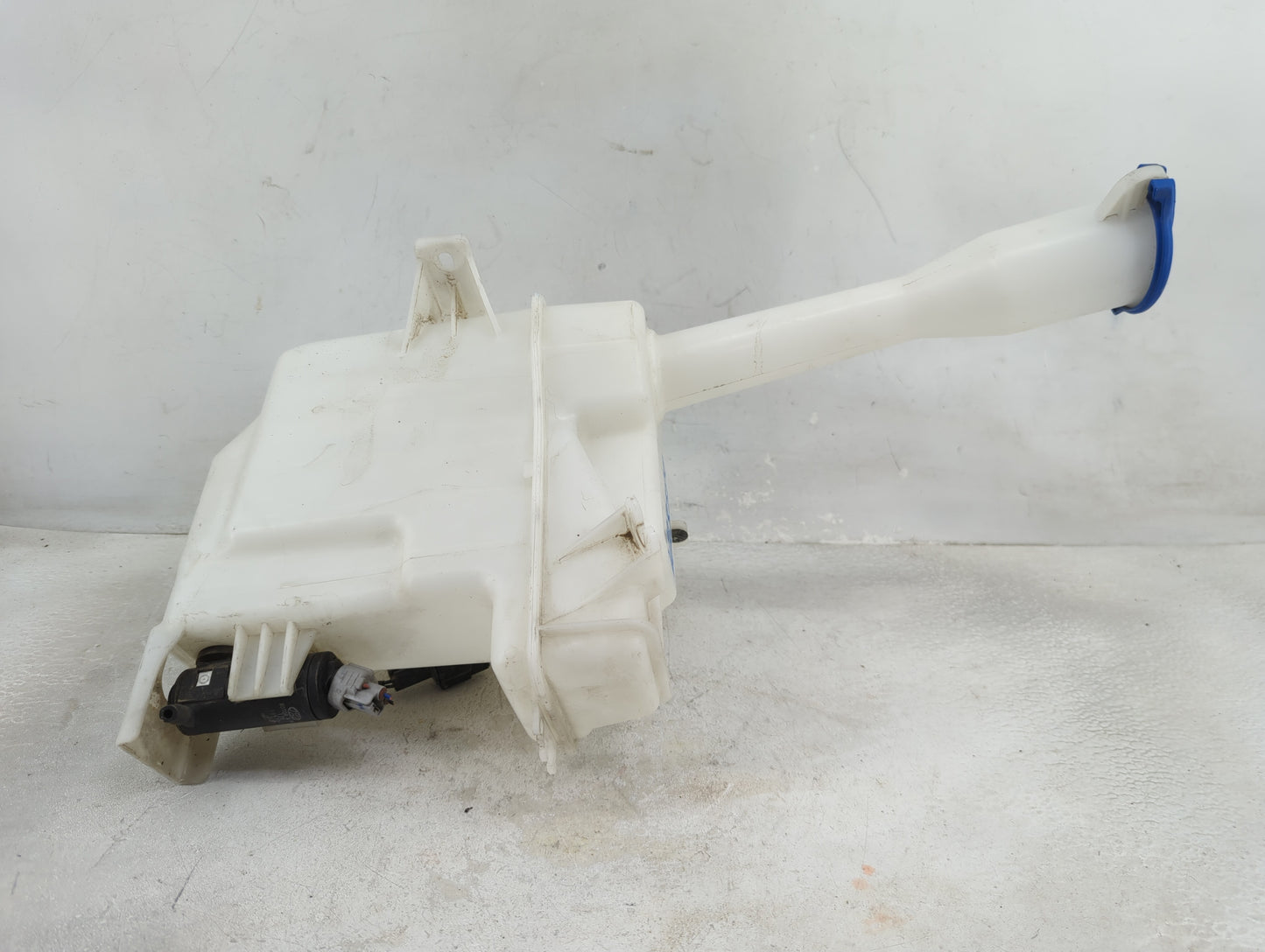 2016-2020 Kia Optima Windshield Washer Fluid Reservoir Bottle Oem - Oemusedautoparts1.com
