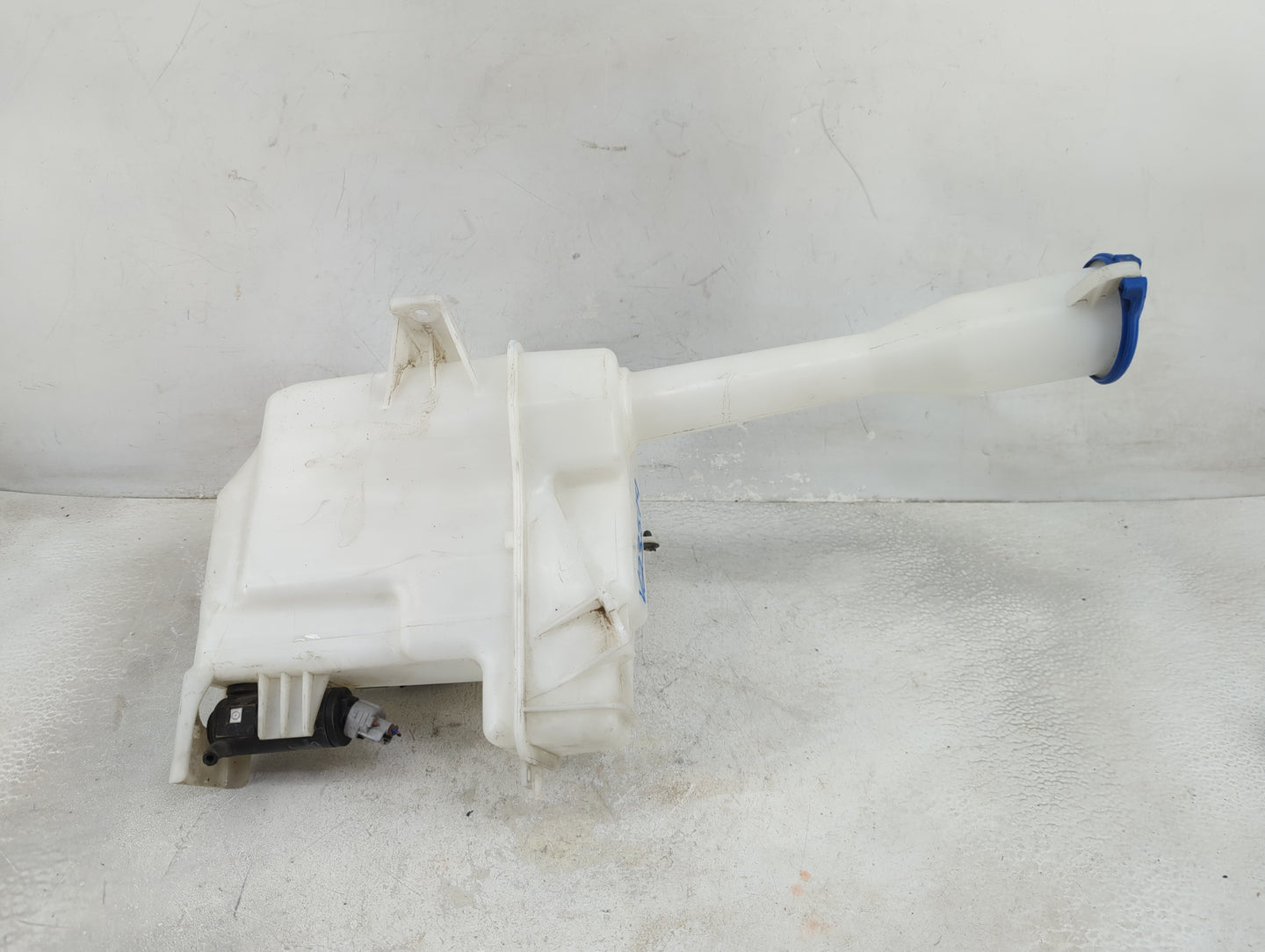 2016-2020 Kia Optima Windshield Washer Fluid Reservoir Bottle Oem - Oemusedautoparts1.com