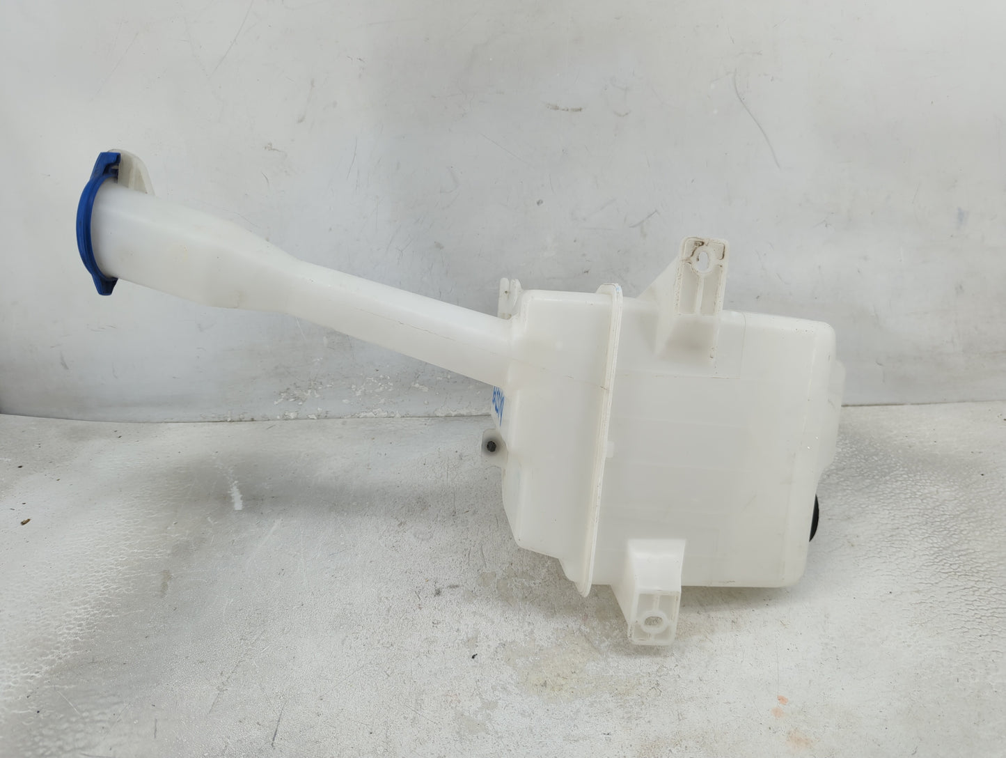 2016-2020 Kia Optima Windshield Washer Fluid Reservoir Bottle Oem - Oemusedautoparts1.com