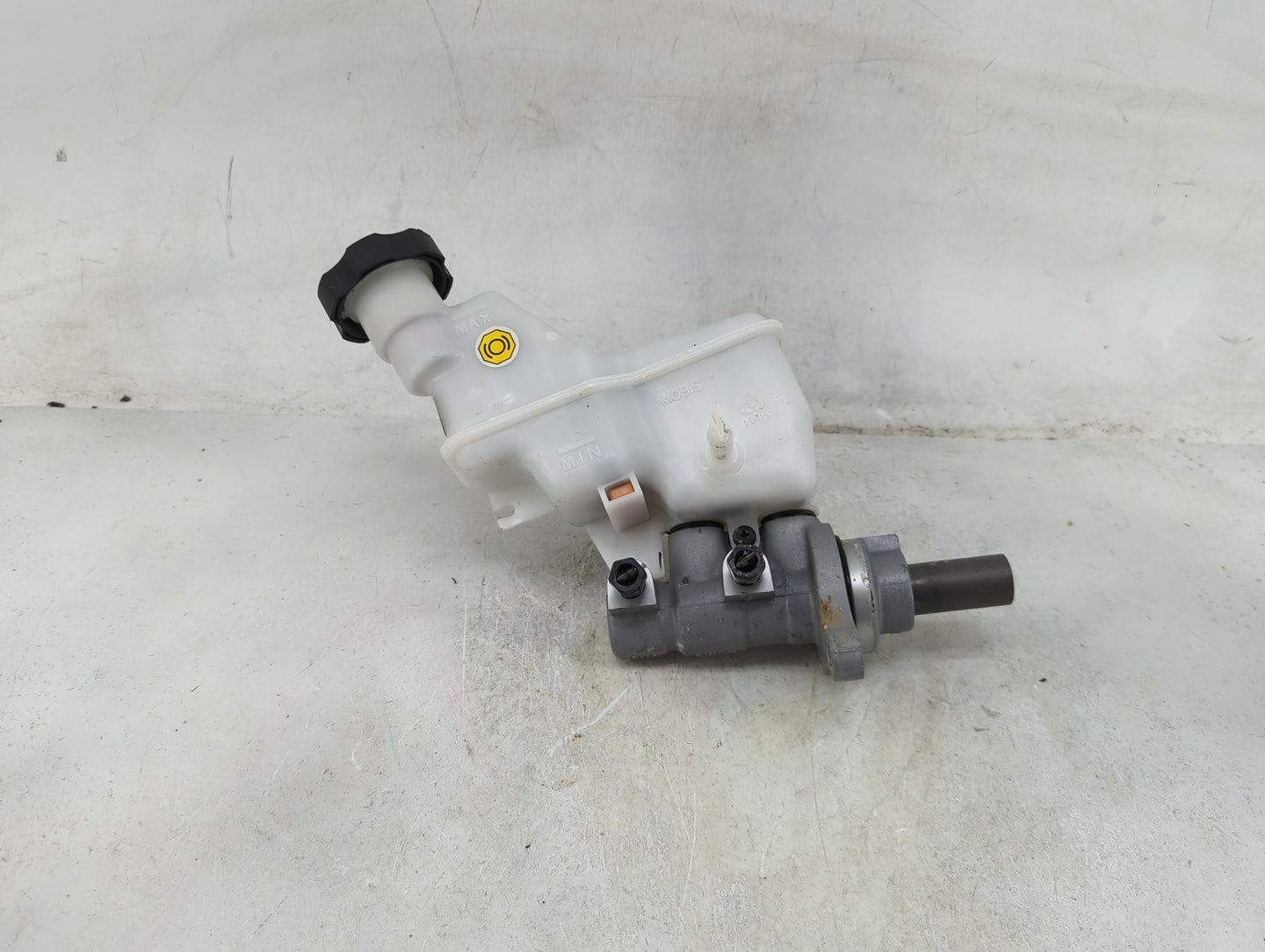 2016-2020 Kia Optima Brake Master Cylinder 1489069 - Oemusedautoparts1.com