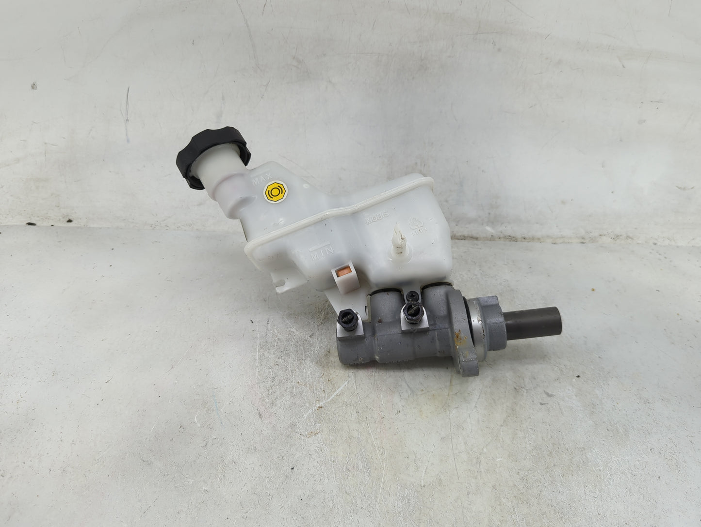 2016-2020 Kia Optima Brake Master Cylinder 1489069 - Oemusedautoparts1.com