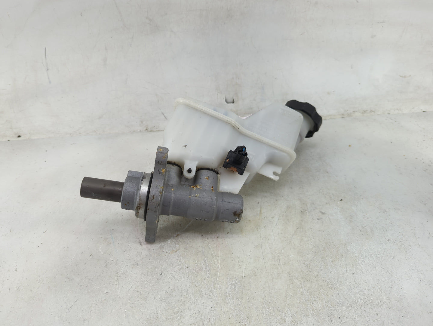 2016-2020 Kia Optima Brake Master Cylinder 1489069 - Oemusedautoparts1.com