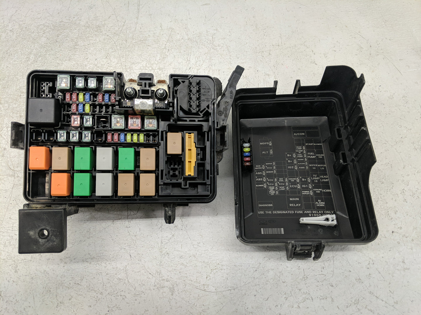 2018-2019 Kia Rio Fusebox Fuse Box Panel Relay Module P/N:91205-H9320 Fits Fits 2018 2019 OEM Used Auto Parts - Oemusedautop