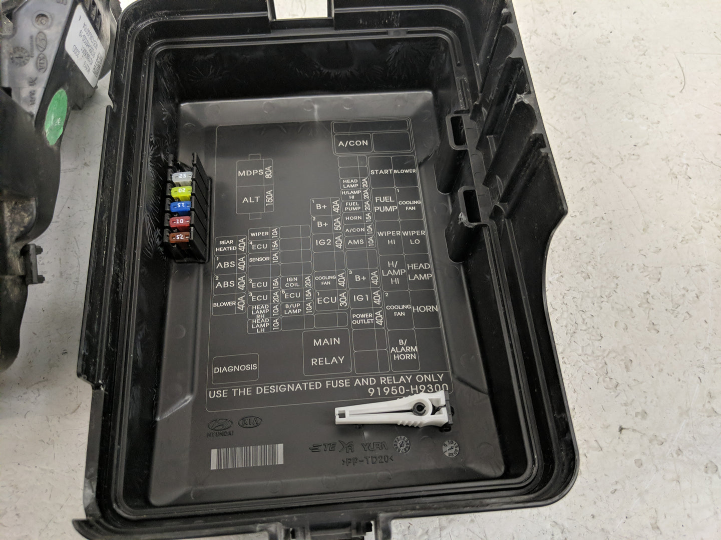 2018-2019 Kia Rio Fusebox Fuse Box Panel Relay Module P/N:91205-H9320 Fits Fits 2018 2019 OEM Used Auto Parts - Oemusedautop