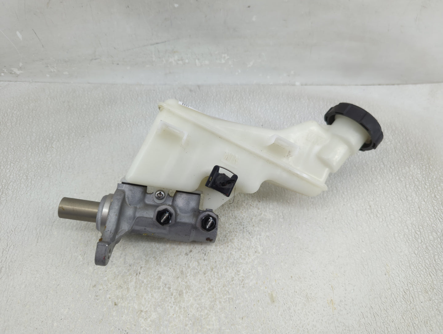 2018-2019 Kia Rio Brake Master Cylinder - Oemusedautoparts1.com