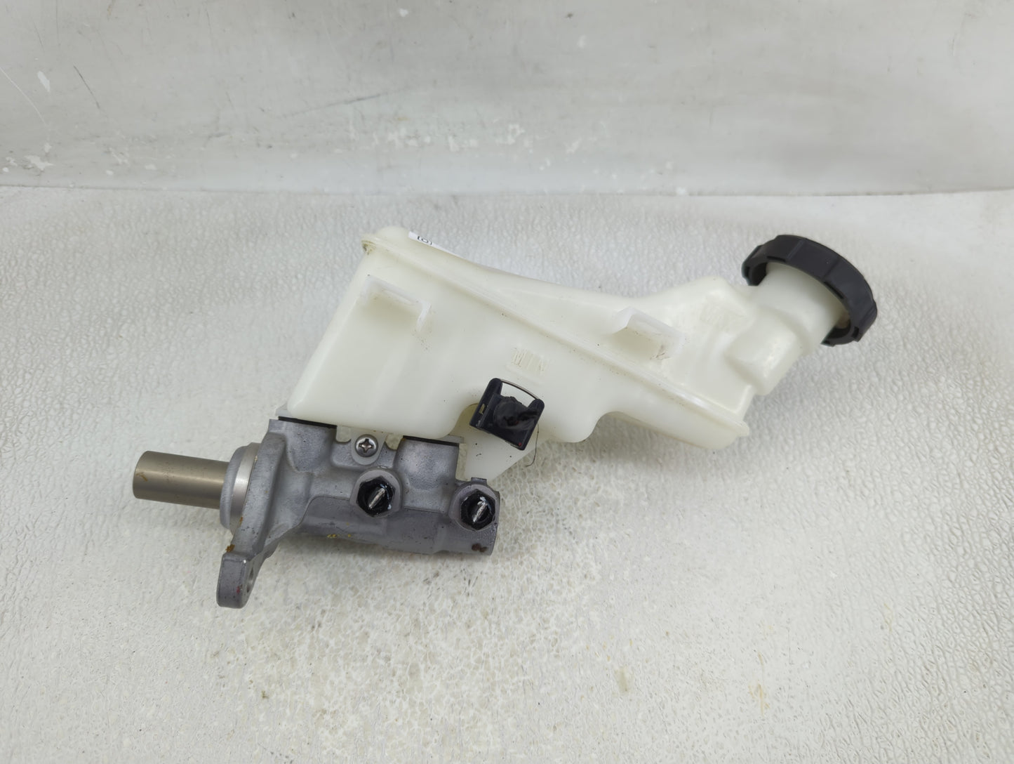 2018-2019 Kia Rio Brake Master Cylinder - Oemusedautoparts1.com