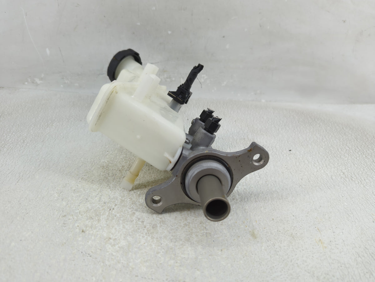 2018-2019 Kia Rio Brake Master Cylinder - Oemusedautoparts1.com