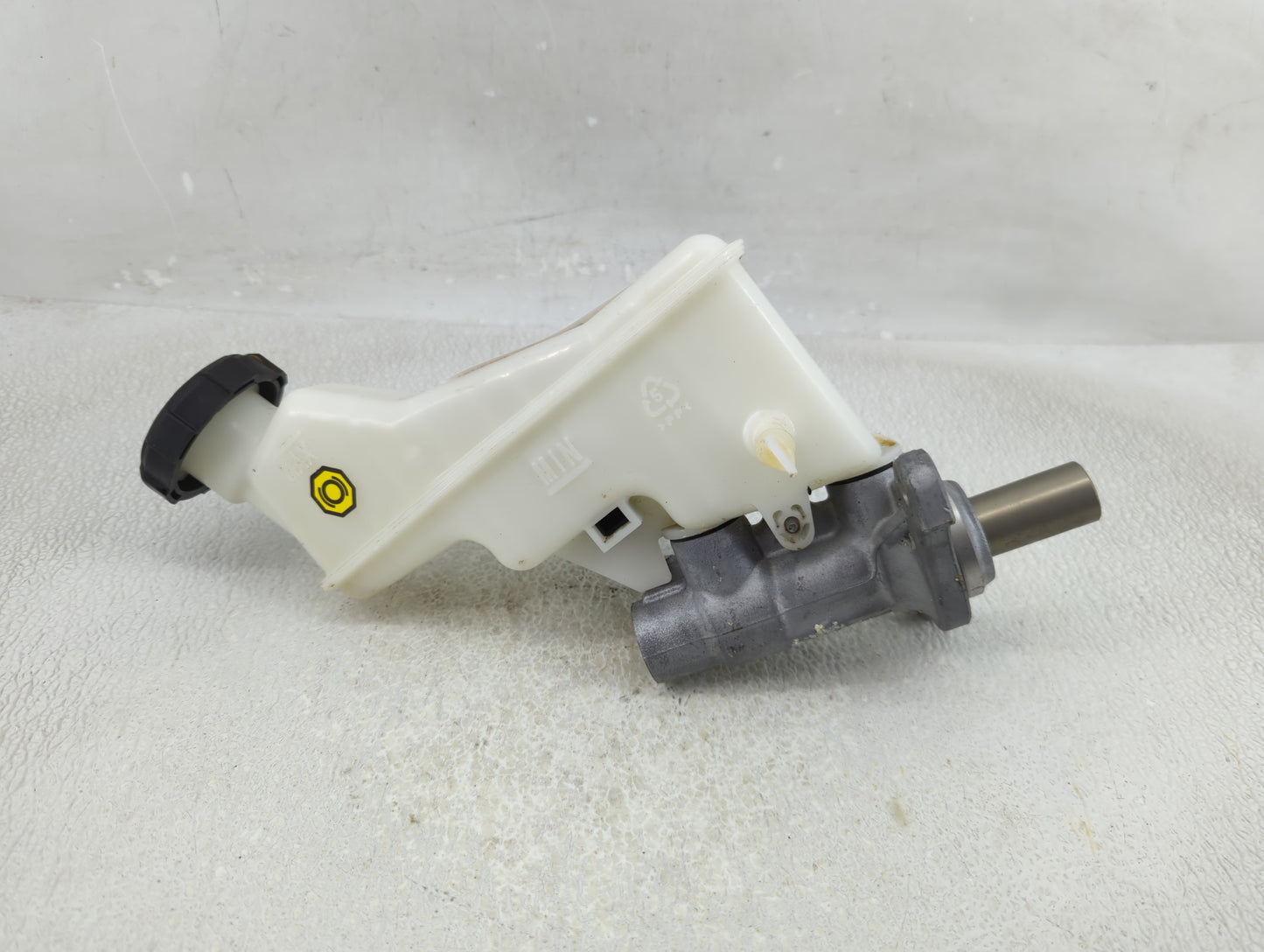 2018-2019 Kia Rio Brake Master Cylinder - Oemusedautoparts1.com