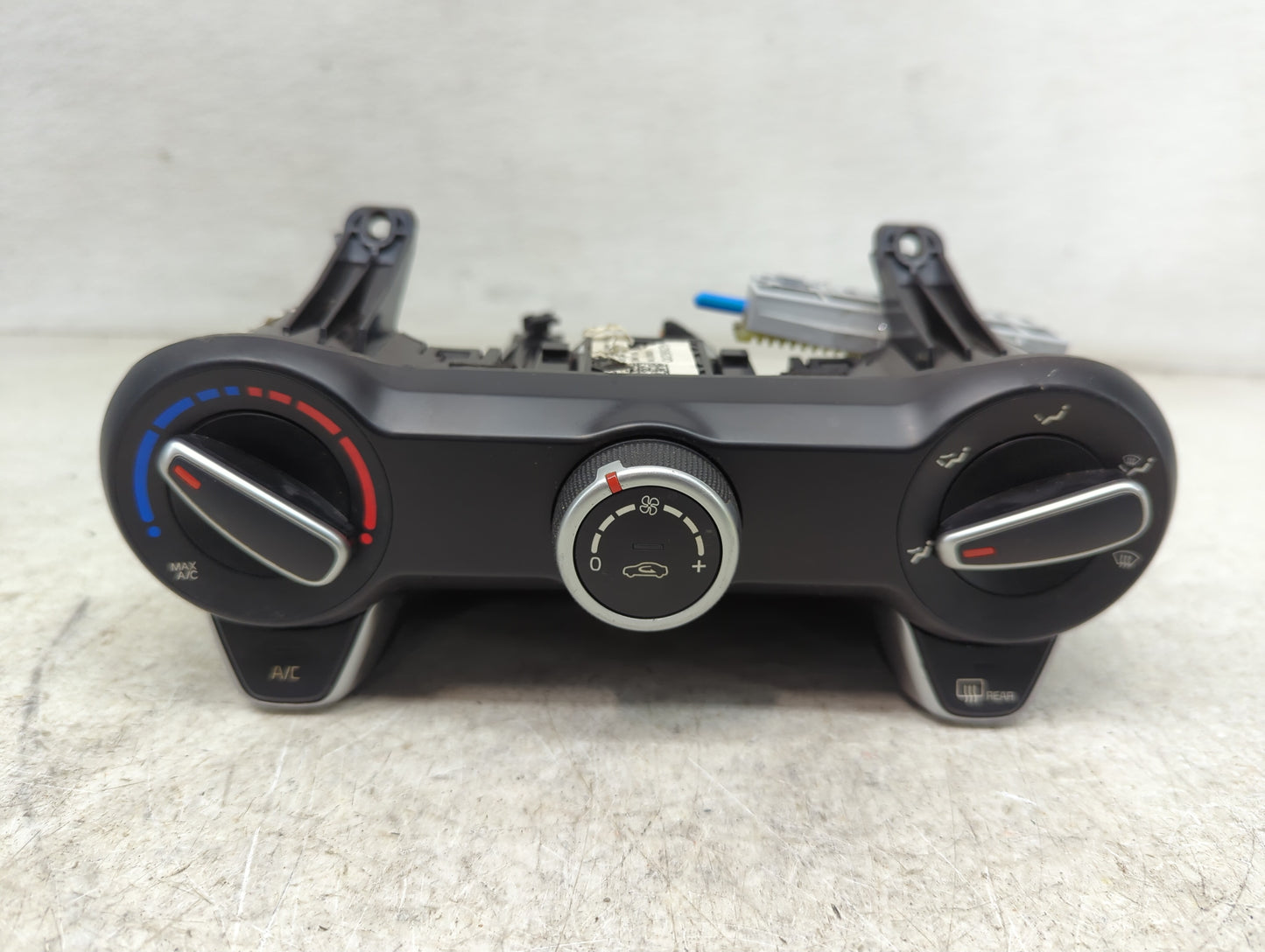 2018-2019 Kia Rio Climate Control Module Temperature AC/Heater Replacement P/N:Q029902K Fits Fits 2018 2019 OEM Used Auto Pa