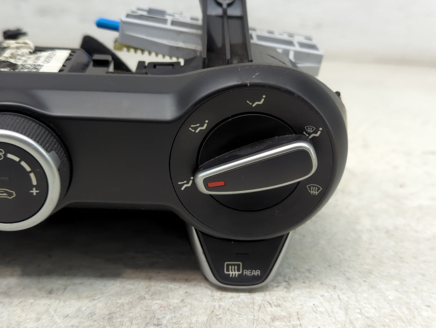 2018-2019 Kia Rio Climate Control Module Temperature AC/Heater Replacement P/N:Q029902K Fits Fits 2018 2019 OEM Used Auto Pa