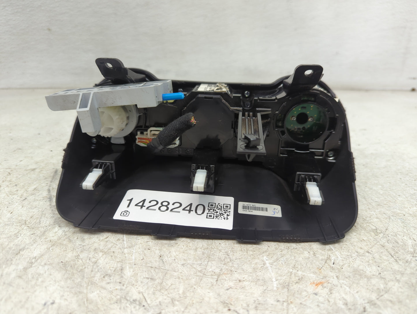 2018-2019 Kia Rio Climate Control Module Temperature AC/Heater Replacement P/N:Q029902K Fits Fits 2018 2019 OEM Used Auto Pa